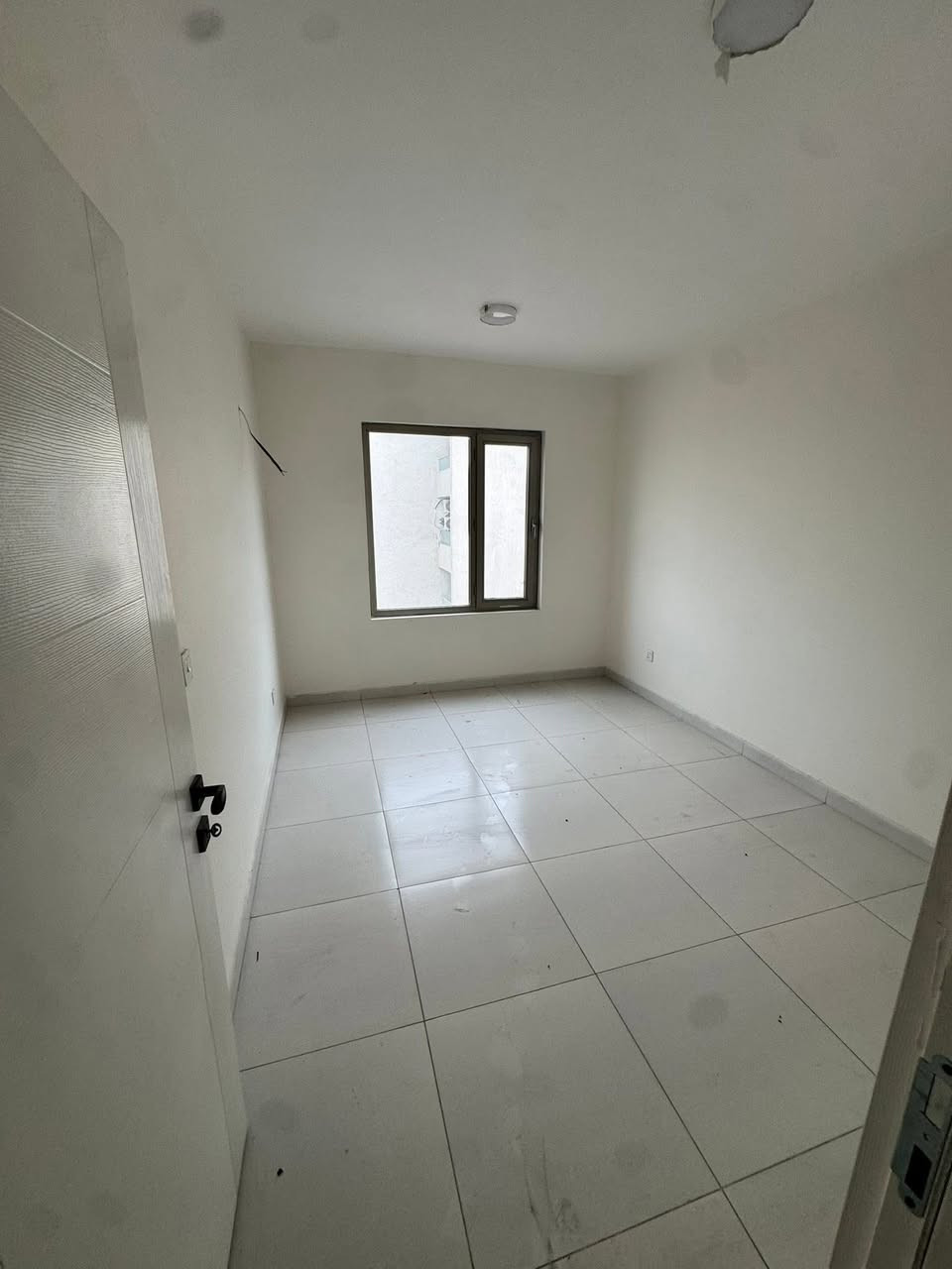 للإيجار في مجمع المحبة السكني

شقة مساحتة ١٢٥ متر نظيفة جدا

تحتوي على ٣ غرف نوم صالة مطبخ 

وخدمات عدد ٢ 

طابق ٤

للأستفسار اكثر الاتصال على الرقم

***********

او زيارة المكتب الكائن في منطقة السيدية 

شارع جامع الأقصى مقابل لحوم جويلي

مكتب المصطفى للاستثمار و التطوير العقاري
