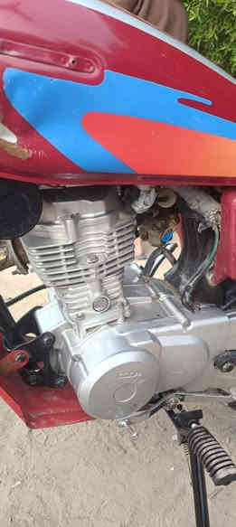 سلام عليكم دراجه للبيع موديل 2022نامه بلاد ضياعه اوراقها مكفولا من السرقه دراجه مامفتوحه كلجات جدد السعر550وبيها مجال بني منصور ***********
