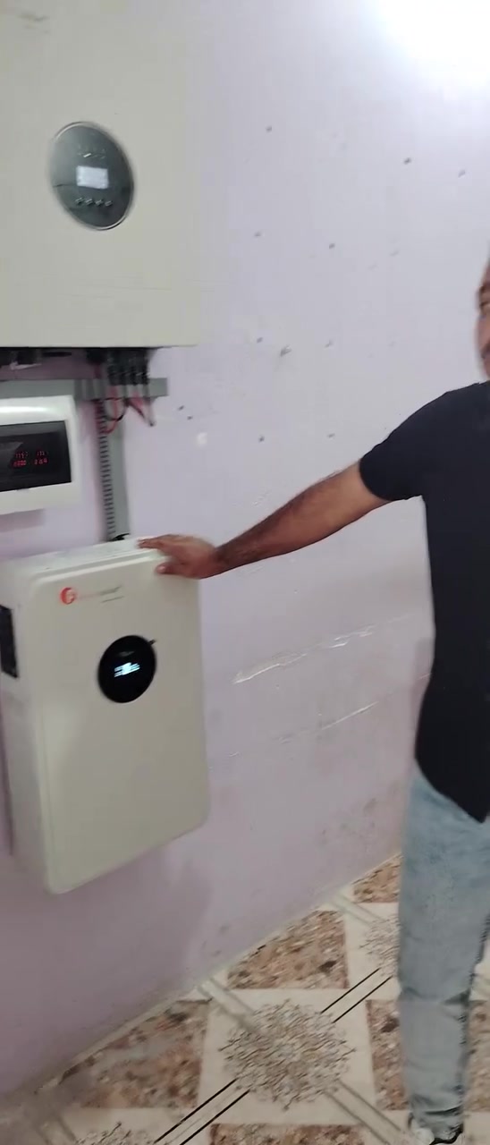 السلام عليكم ورحمة الله وبركاته
عملنا الذي تم إنجازه في سوق بيجي سوق الموبايلات تحديداً في مجمع الموبايلات
في محل الأخ أحمد الطلبات
المنظومة ٢٤ أمبير نهاري بما يعادل ١٢ وانفيرترت ٨ كيلو واط من شركة فلستي وبطارية ٥ كيلو واط من شركة فلستي المنظومة متكاملة وتجهيز حقيقي ١٠٠٪ وتخدم أصحاب المحلات التجارية في سوق بيجي واعتمادها على الألواح ٩٩٪ للتجهيز النهاري
ملاحظة اليوم كانت لي زيارة في الساعة الواحدة ظهراً لمتابعة عمل المنظومة الروتيني وكان الحمل الفعلي تجهيز ٢٧ أمبير مقسم على ٤ محلات وكانت البطارية بسعة ٩٧٪ أي اعتماد على الألواح ٩٩ ٪ 
((خالد الملأ شيخ)) 
للاستفسار والحجز على الأرقام التالية
*********** واتساب 
***********
