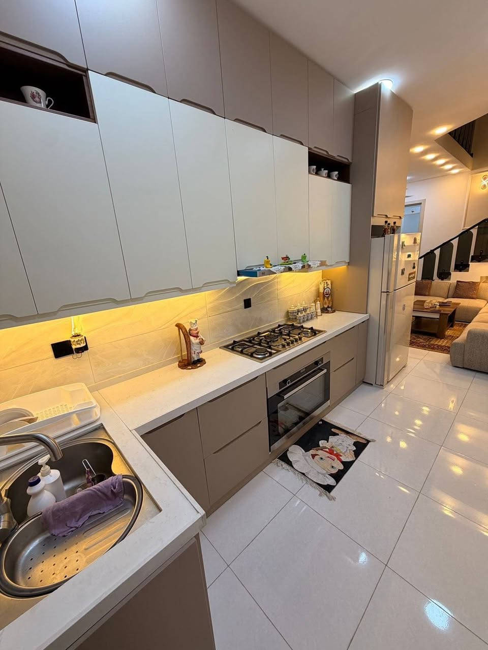 🏡 بيت للبيع – فرصة مميزة
للبيع بيت مساحة 100 متر، واجهة 6.25 متر ونزال 16 متر، يتكون من:
✅ طابقين
✅ 3 غرف نوم
✅ استقبال
✅ صالة
✅ مطبخ
✅ 2 حمام
💰 السعر: 135 مليون دينار فقط (سعر مناسب جداً)
📍 العنوان: بغداد – الدورة – مدخل البوعيثة – مجمع السلطان الرابع
📞 للاستفسار والاتصال:
 ***********
***********
