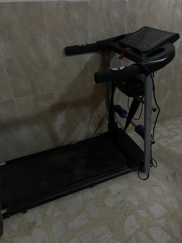 🏃‍♂️ جهاز مشي (Treadmill) للبيع 🏃‍♀️
جهاز مشي بحالة ممتازة ونظيف، استخدام خفيف، مناسب للبيت ولممارسة الرياضة اليومية.

المميزات:

* شاشة رقمية تعرض الوقت، السرعة، المسافة والسعرات.
* مزود بحامل للأكواب.
* يحتوي على جهاز مساج وحبلين لتمارين اليدين والبطن.
* قابل للطي لتوفير المساحة.
* يعمل بكفاءة وجاهز للاستخدام مباشرة.

📍الموقع: (الشعب)
💰السعر: (270)
📞 للاستفسار أو التواصل: ***********

بي مجال بسيط ، والبيع بسبب عدم الاستخدام
