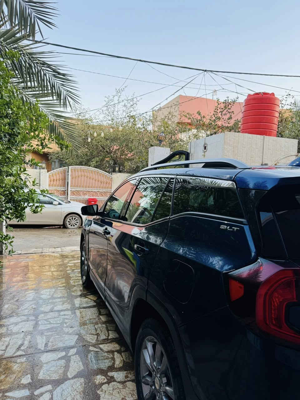 السلام عليكم ورحمة الله وبركاته..                                         🚗 للبيع – GMC Terrain 2022 🚗

🔹 النوع: جي ام سي تيران  
🔹 الموديل: 2022  
🔹 الفئة: SLE (مواصفات معروفة)  
🔹 عداد المسافة : 42 ألف ميل  
🔹 الرقم: نجف الجديد (باسمي)  
🔹 الاستخدام: السيارة على إيدي من دخلت للعراق 

✔️ مداور مباشر  
✔️ حادثها موضح بالصور بكل شفافية  
✔️ جاهزة بالكامل (محرك + كير + تبريد)  
✔️ الحمد لله ما عوزها شي  

💰 السعر: 150 وقابل للتفاوض بشي بسيط  

📍 الموقع: النجف الأشرف  

📞 للتواصل:  
***********  
متواجد أيضاً على الفيس بوك  

إذا ما عجبتك السيارة، اذكر محمد وآل محمد 🙏  
(اللهم صلِّ على محمد وآل محمد)
