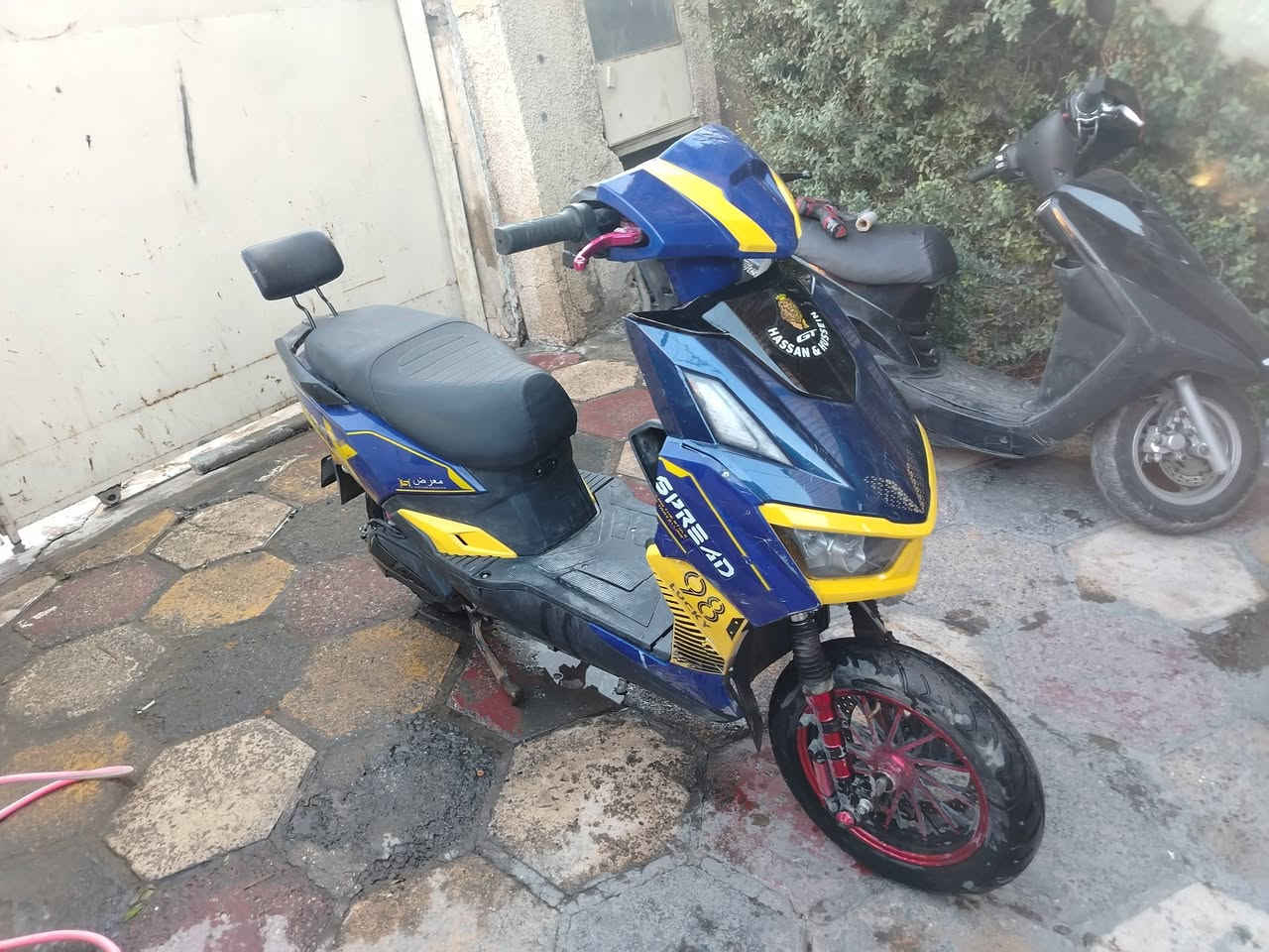 السلام عليكم. دراجه شحن سكنك  بطاريات نضاف سرعه١٢٠ / ٨٠ حقيقي
تمشيك ٣٥ كيلو 
 كهربايات كله شغاله.
بك شغال
 ٤ سرع
نقصه صفه مال كفر طاكه ماشر عليه
وقفل صندوق عاطل
السعر ٤٢٥
بغداد البياع حي التعليم قرب حسينيه شهدا الطف
*********** واتساب
