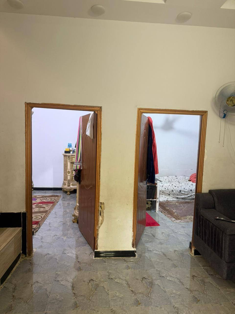 البيت خلف المعهد التقني الشارع مقابيل شارع الإمام علي البيت ركن زراعي مساحته 150 الوجه10 النزال 15 السعر 140 وبيه مجال***********
