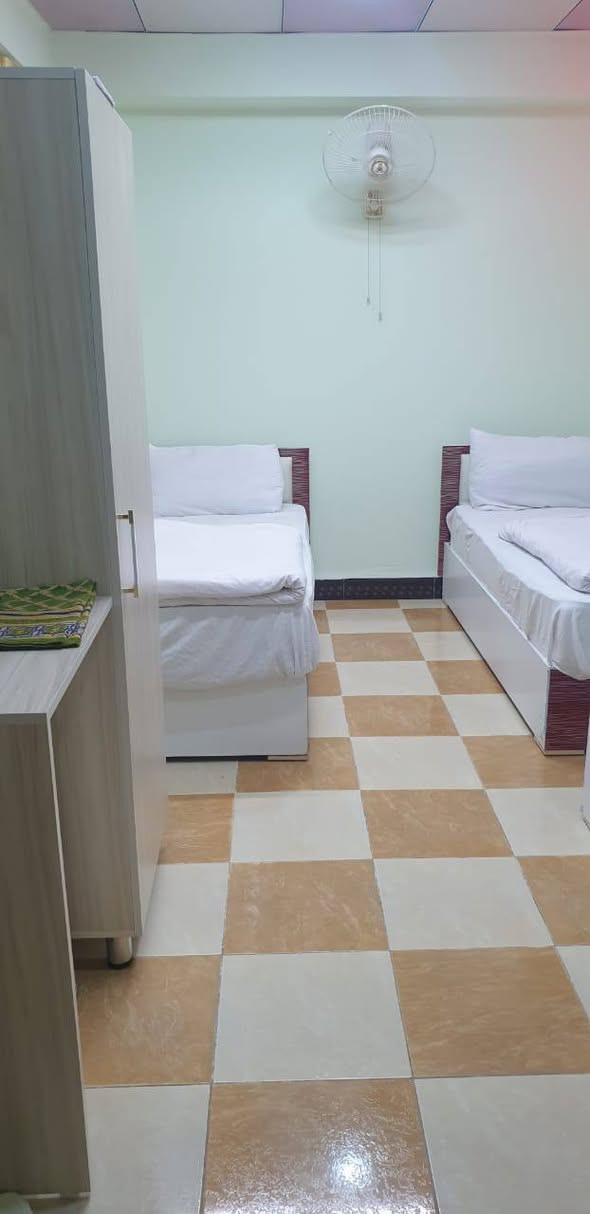 🏨 فندق الميقات السياحي
إذا تبحث عن الراحة والنظافة أثناء زيارتك للنجف الأشرف، فندق النجم الذهبي يرحب بيكم بكل سرور.

📍 الموقع: شارع المدينه ويبعد عن الامام 8 دقايق مشي

نوفر غرفًا:
🛏️ ثنائية
🛏️ ثلاثية
🛏️ رباعية

جميع الغرف:
❄️ مكيفة بالكامل
📶 مزودة بخدمة إنترنت (Wi-Fi)
🚿 تحتوي على صحيات (WC) خاصة
✨ نظيفة ومريحة، ومناسبة للعوائل والزائرين الكرام.

أهلاً وسهلاً بكم، ونسعد بخدمتكم ونتمنى لكم إقامة مريحة ومميزة في فندق الميقات السياحي 
للتواصل والاستفسار عبر الاتصال او وتساب ..***********
