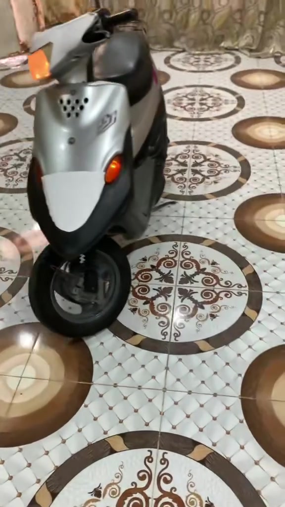 للبيع بيجي مفتوحه فقط بوشهً وبستم الباقي كله بلاد دراجه كهربائيات كامله فقط باتري لسلف سعره 325نتصال ع رقم ***********

