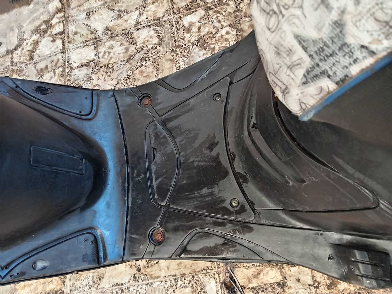 كفرات مع سواد او الحاظنات كلهن حتئ الواقية الخلفية مع بك الايت خلفي  نضيفات مثل ماموضح بالصورة مكاني شامية سعر  ٥٠ هذا رقمي *********** للتواصل
