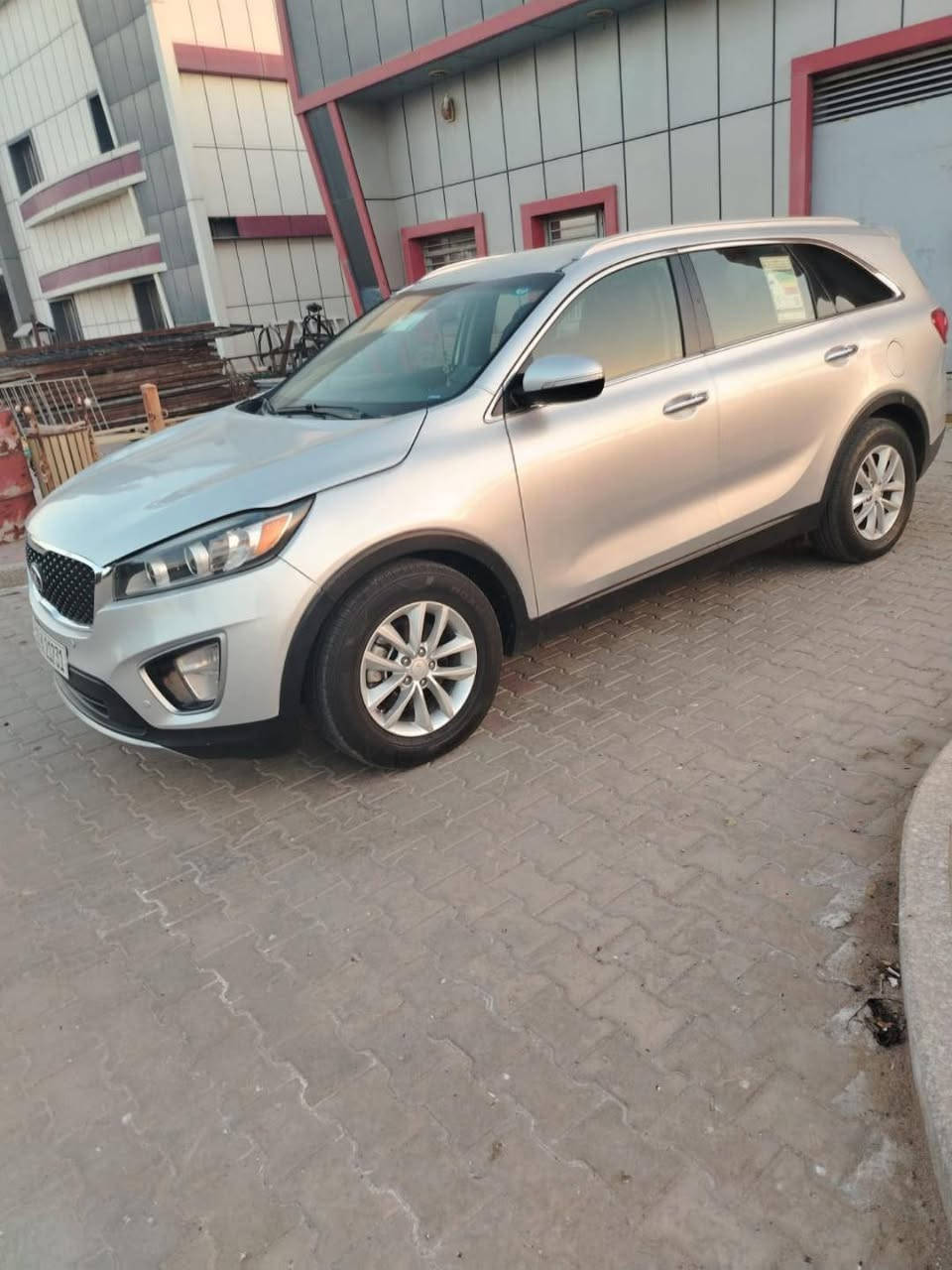 سورنتو 18/ 5  راكب وارد امريكي رقم ميسان لون نص فول رصاص فضي بنيد وجاملغ وباب مرشوش تصليح إمارات بجم كبس ضربته خفيفه   محرك جي دي دواخل جديده  حداديه تايرات تبريد تدفئه بلاد سيارها اتصال ***********
