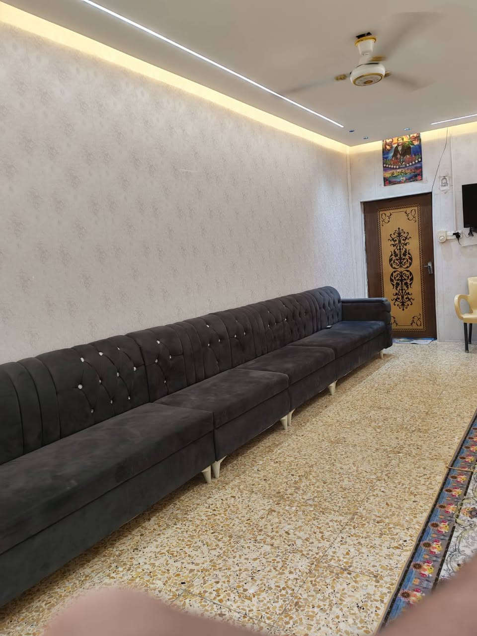 ياالله 

يوجد لدينا بيت للبيع حي ميسان قطاع 23 قريب جدا من شارع الكيات مساحه 100متر طابقين يحتوي على غرفه وصاله واستقبال ومطبخ وصحيات والطابق الثاني يحتوي على غرفتين وصاله كاشي جدران سيراميك البيت جدا نظيف 

السعر المطلوب 90مليون 

للاستفسار والمعلومات الاتصال بنا ع الارقام التاليه 

***********

***********

***********

او مراجعه مكتب ألروان للوساطه العقاريه والمقاولات العامه 

عنوان المكتب حي ميسان ع الشريط قرب صيدليه الشراع مقابل الاستداره مباشر 

عندك بيت عرصه للبيع راسلنه وات ساب وتدلل
