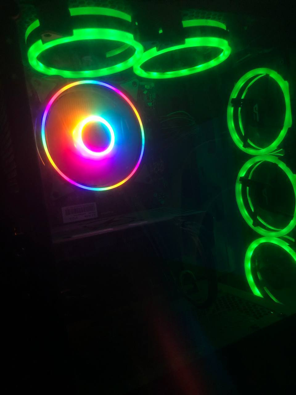 للبيع - جهاز كمبيوتر قوي للألعاب والتصميم
المواصفات:
 
- معالج المركزي (CPU): AMD Ryzen 5 5600
​
- كرت الشاشة (GPU): NVIDIA RTX 6600
​
- لوحة الأم (Motherboard): M450
​
- مصدر الطاقة (Power Supply): 600 واط
​
- ذاكرة الوصول العشوائي (RAM): 16 جيجابايت
​
- السعة التخزينية (Storage): 500 جيجابايت
850 الف 
توصيل متوفر لكل المحافضات


**إذا كنت صاحب هذا الإعلان وتريد حذفه لأي سبب، رجاءا أرسل رسالة إلى الدعم الفني**