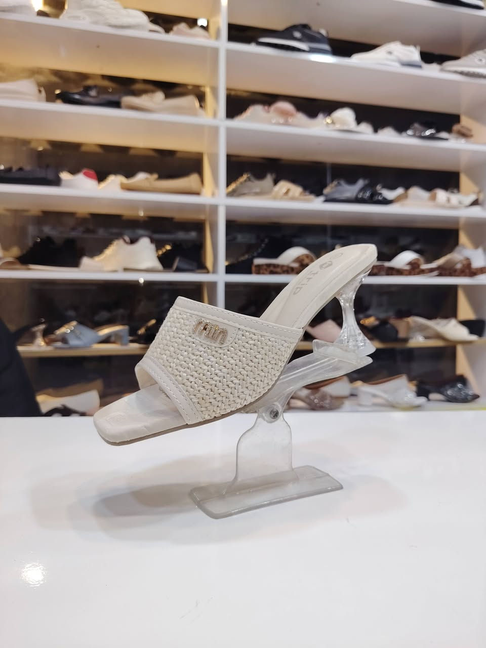 #جديد
#الآنسة
شحاطة كعب 5 سانتيم
قياسات 37_41 
مجمع حجي قاسم خلف حبيب مول
يوجد خدمة توصيل داخل خانقين
واتس ***********
