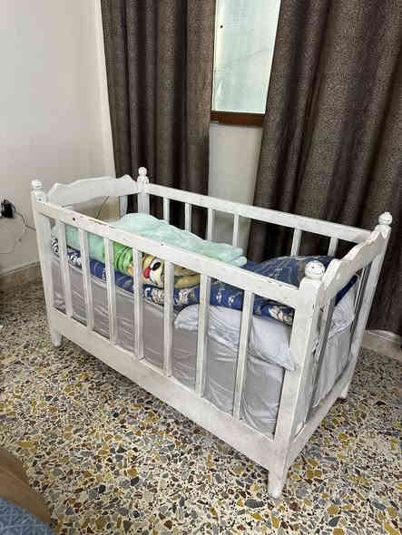 سلام عليكم جربايه جواها صومايت ثنين  وميز تواليت المجرات يحتاجلها تصليح  جربايه مال طفل بي دوشك جديد  كلهم ب100 مكاني باليرموك بغداد ***********
