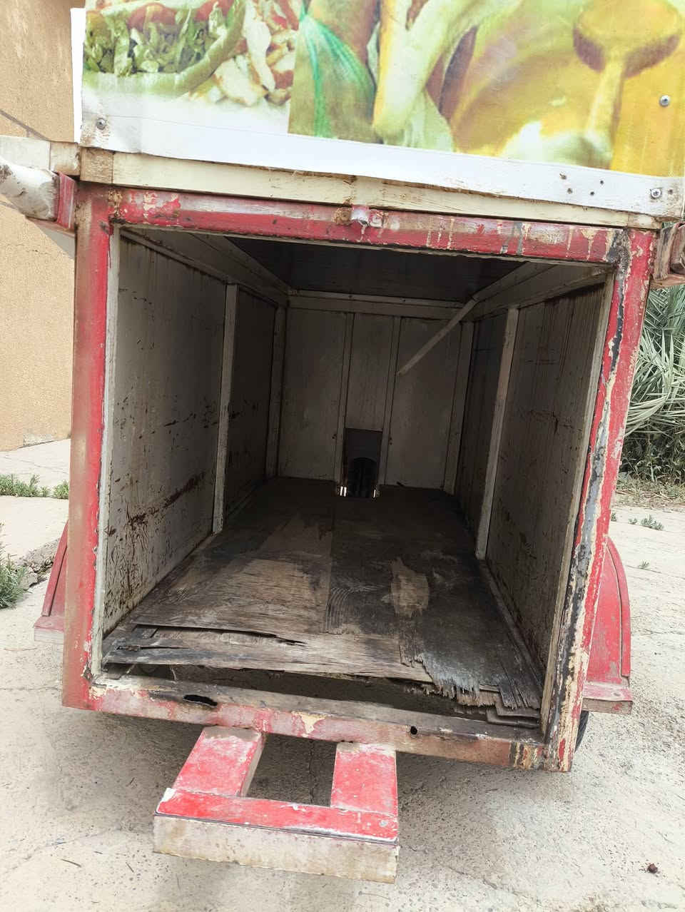 عربانة لفات المنيوم وطباخها شغال وبيها مخزن، سعرها 350،
وشواية گص 5عيون شغاله مابيها عيب سعر175 
العنوان، الحويجه
