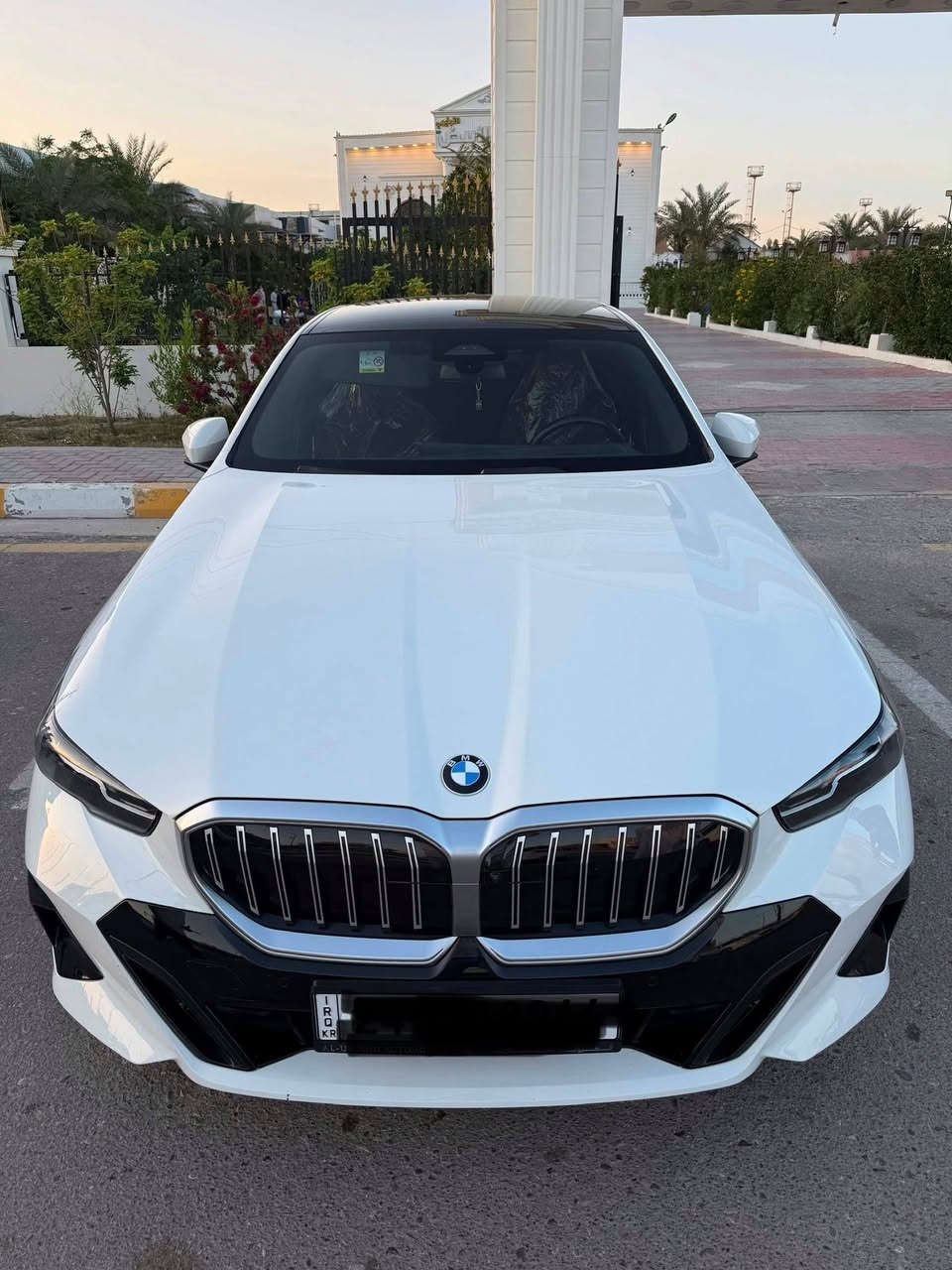 السلام عليكم
BMW 520i وكالة العروش
فخامة ألمانية بتصميم جديد كلياً وان من وكالة العروش *مكفولة كفالة عامة
مغلفه bbfاصلي ضمان 15 سنة 
ممشى
٤٥ الف كيلوا م
Mباكج
***********
