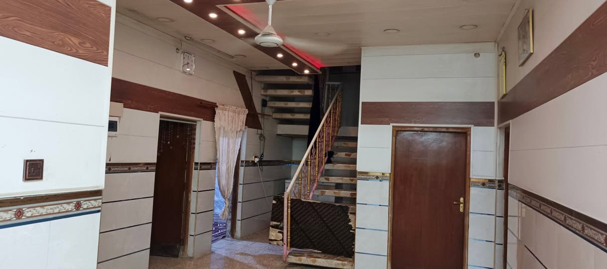 ياالله دار البيع منطقة ابورمانه قرب ساحت باريس على شارع العام  تجاري موقع مساحة 240 لبيت طابق ونص رقم الهاتف ﷼***********﷼***********
