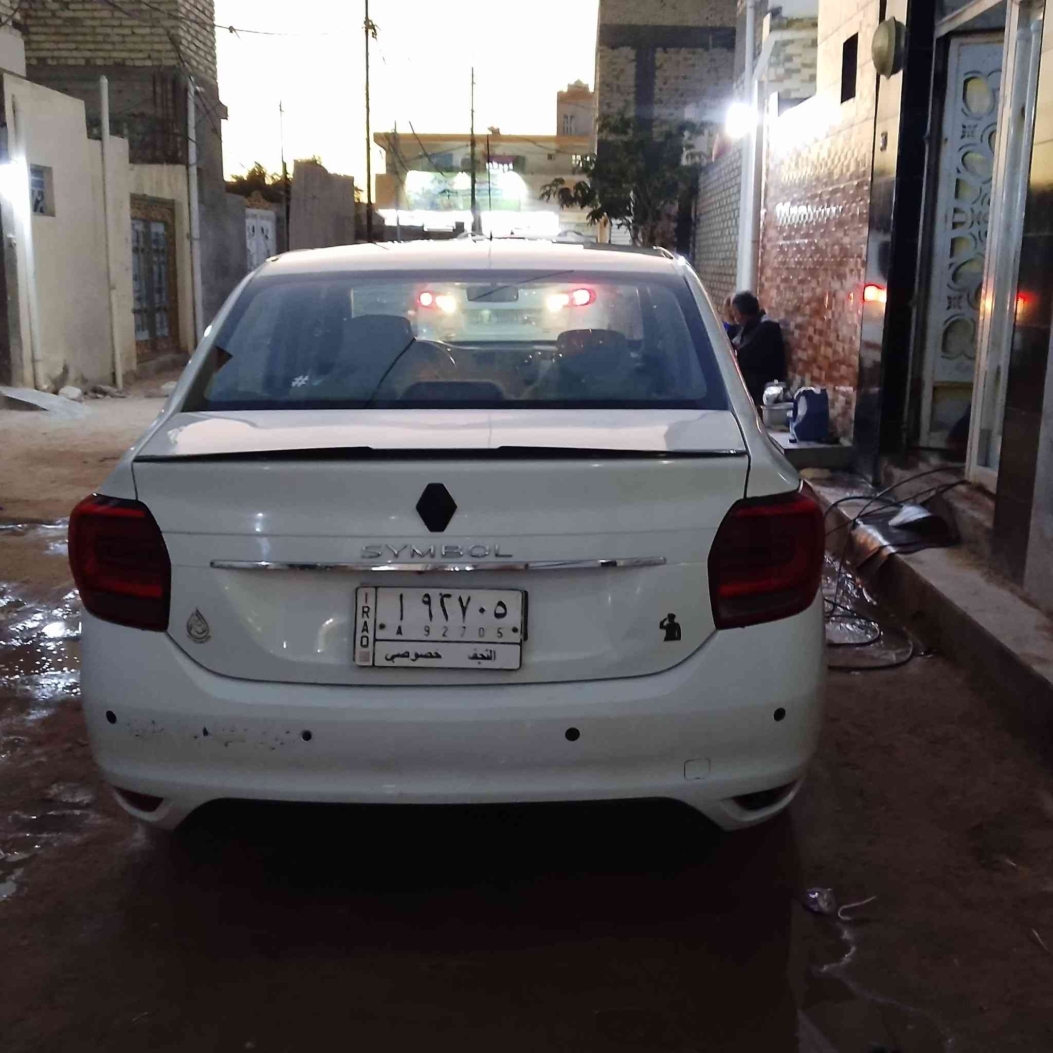 سياره رينوا سمبل موديل 2021 للبيع رقم نجف ألماني السيارة مبدله قطعتين وبيه ضربة شاصي أمامي صوب العبري والمكينه بيه بخار الاستفسار على هذا الرقم *********** السعر 63 ورقه وبيه مجال
