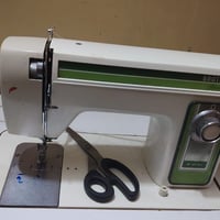مكينة خياطة • نضيفة