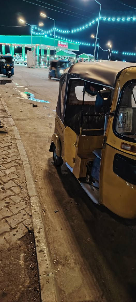 السلام عليكم تكتك للبيع موديل 21 الونين وراق وكيل سيد وسام مكينته لا تنقيص ولا تبخير بيه الغد برد دسات معمرات***********
