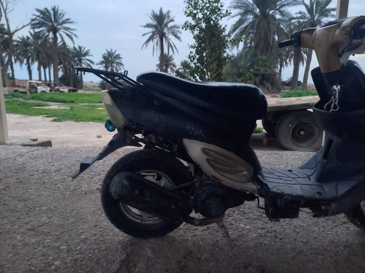 السلام عليكم
دراجة بيجي ياماها ام تسع زروف سرعة ٦٠ 
دراجة باتري جديد 
بيها نقص كفرات 
دراجة شغالة بالكامل 
كابريرها وصخ فقط
سعر ١٧٥ وبيها مجال 
مكان بغداد / جسر ديالى 
للاستفسار / ***********
