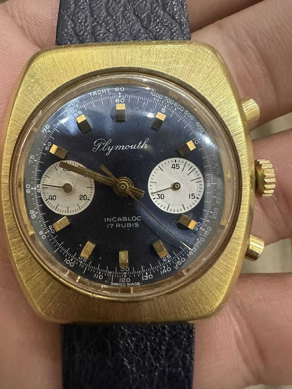 السلام عليكم  العريقة بليموث. بمينا مميزة زرقاء. وبيضاء كرونوكراف
ساعة كل جديد قطر ٣٨ 
سعر ٤٥٠$
***********
