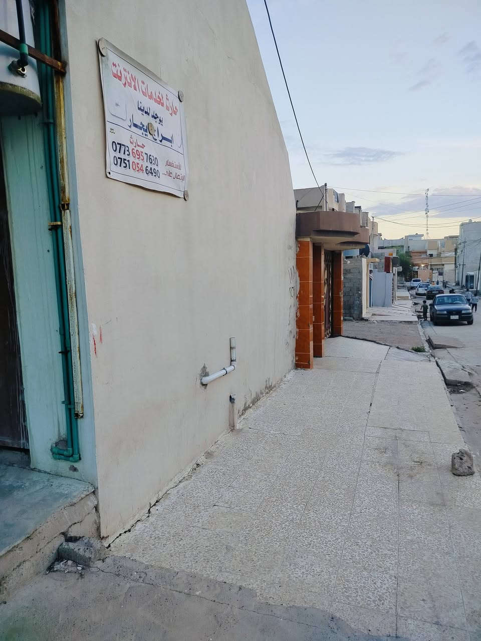 العقار للبيع بيت ركن 200 متر طابقين + محلات ماجرين
 8 غرف هول عدد 2 مطبخ عدد 2 حمام عدد2 صحيات عدد2 درج عدد 2 داخلي + خارجي مال شقه للبيع تجاري على شارع 20  العنوان  تقطيع الجديد المامون فرع الملعب قرب المستوصف.
 للاستفسار الاتصال 
*********** اسيا
*********** كورك
