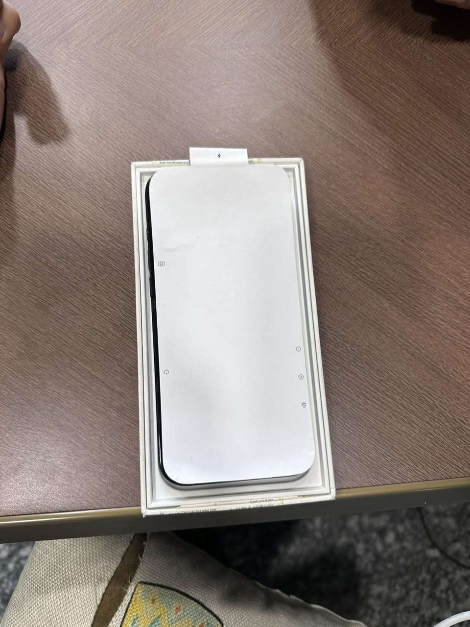 ايفون 16 برو ماكس 
تم تخفيض السعر وعرض علية الجهاز وتر وتر 
بطارية 96
ذاكرة 256 
السعر الحالي بعد التخفيض مليون 380الف فقط 
الاتصال ***********
