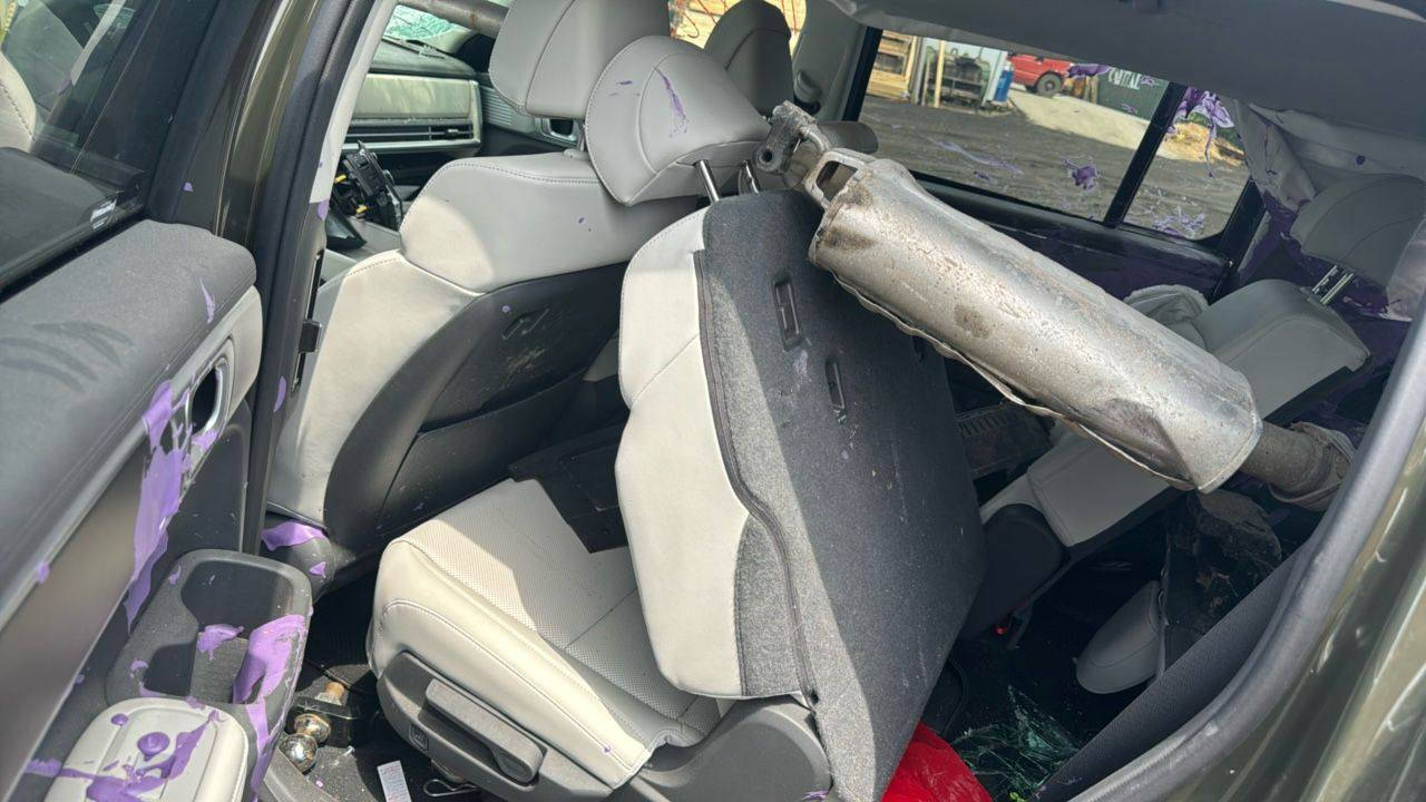 السلام عليكم هيونداي سنتافيا هايبرد موديل 2025 sel ماشيه 11 الف دخول جديد منفيس باسمي مكمرك وكامل الحادث كما موضح بالصور ابيع على وضعها الحادث كما موضح بالصور للاستفسار الاتصال على الرقم التالي السعر 158 وبيها مجال بسيط للشراي 
***********
