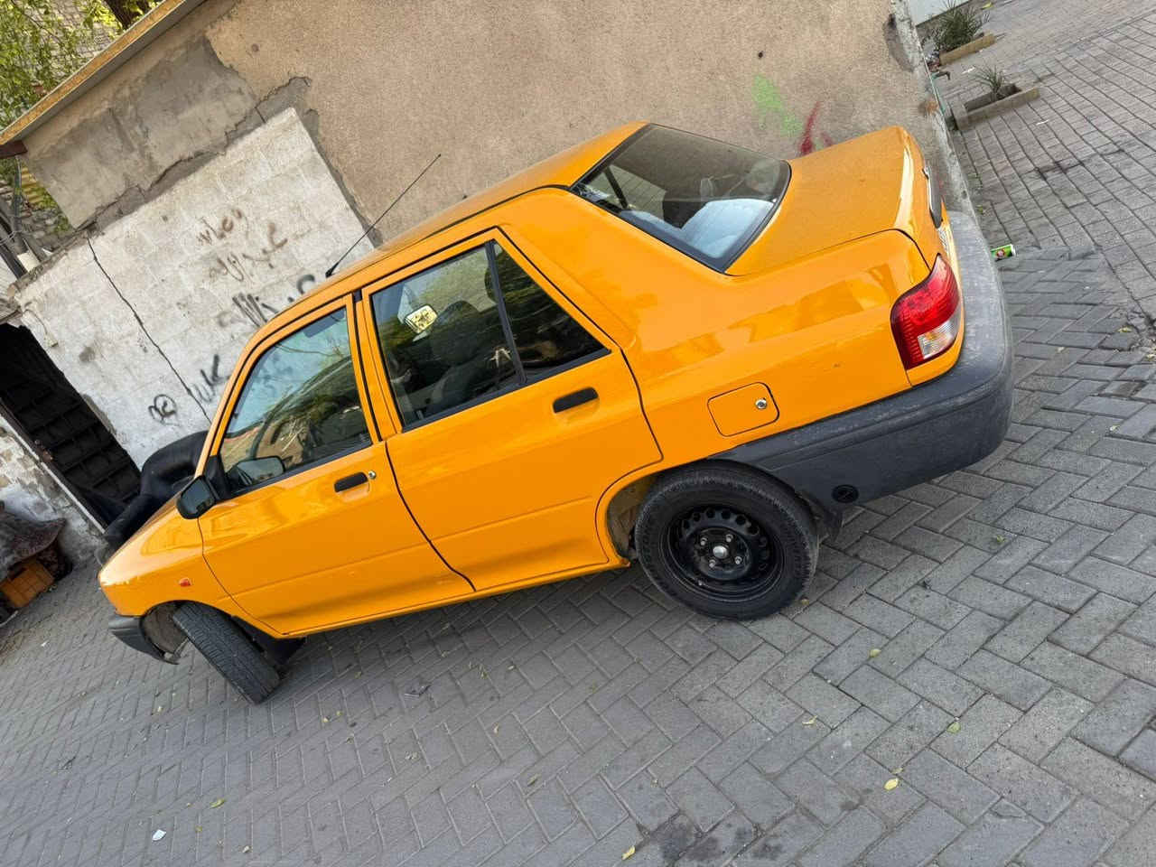 سايبه للبيع موديل 25 بيهه ضربه بل بدنه شبر رجعه بارد وبنيد بارد يم القبق مال بانزين شبر بارد ماشيه 22الف سياره بسمي تحويل ثاني يوم سعر 70 وبيهه مجال رقمي *********** بكاني الحسينيه

