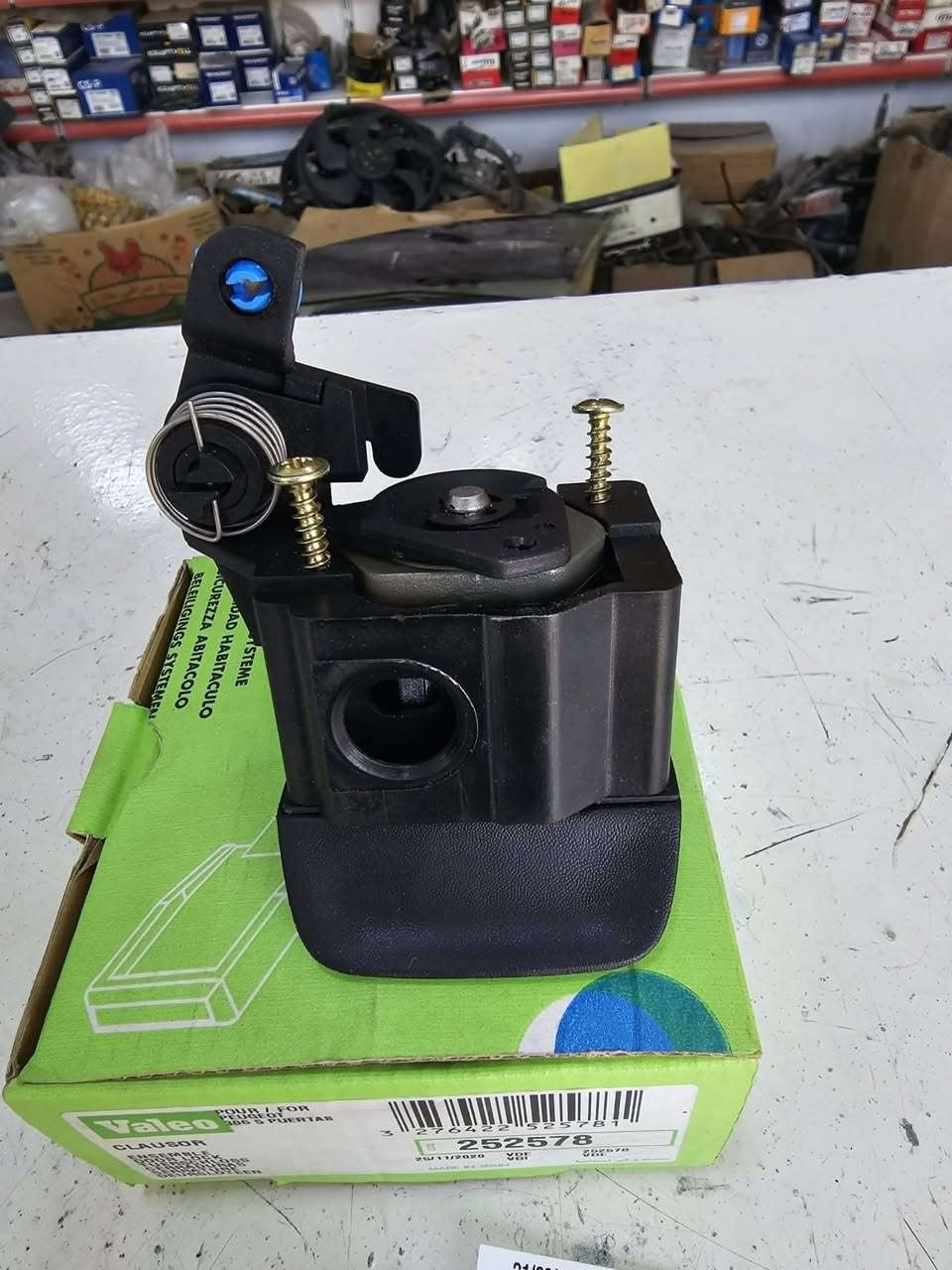 قفل صندوق بيجو 306 اصلي ماركه فاليو اسباني ( 25 الف ) ساسيك ---


**إذا كنت صاحب هذا الإعلان وتريد حذفه لأي سبب، رجاءا أرسل رسالة إلى الدعم الفني**