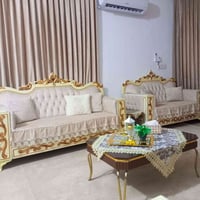 طقم ٥ مقاعد • قليل الاستخدام • مع طاولات