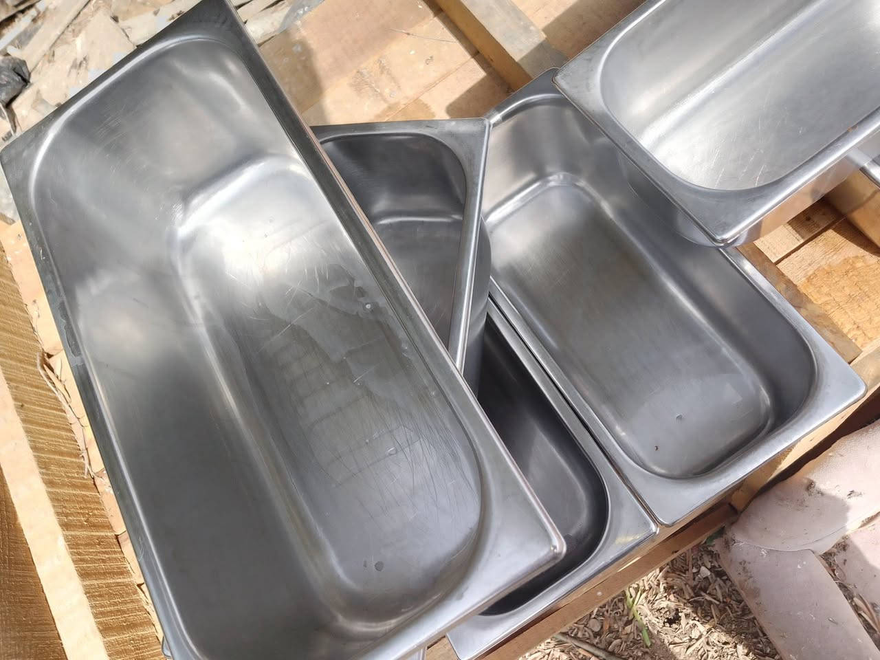 حافضات استيل الصلي مال مقبلات سعر الوحده ٦ تالاف العدد ٩ مكاني المحموديه ***********
