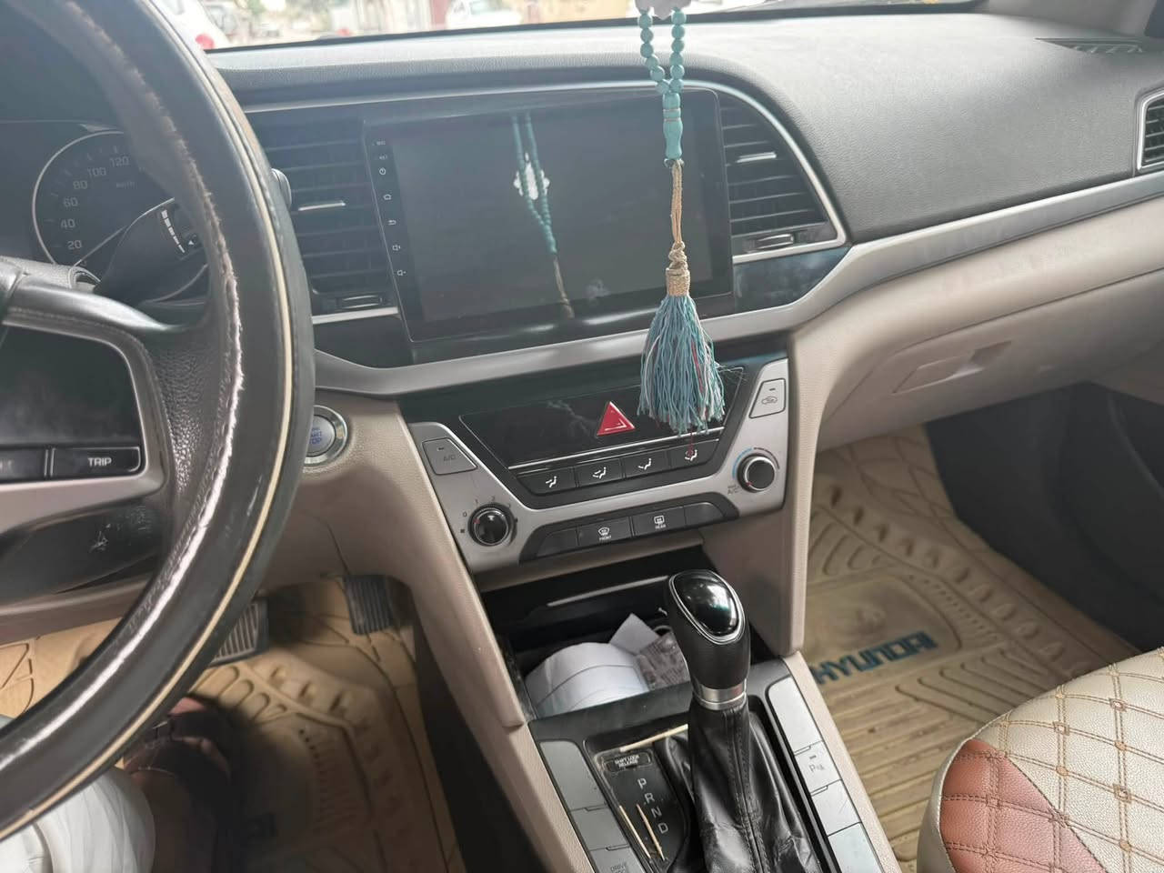 السلام عليكم

النترا سوبر خليجي نجف مديل 19 فول واحد ع واحد بيها بنيد مصلح نفسه وأربع أصابع بالباب خلف السايق 
اتصل واني خادم ***********
