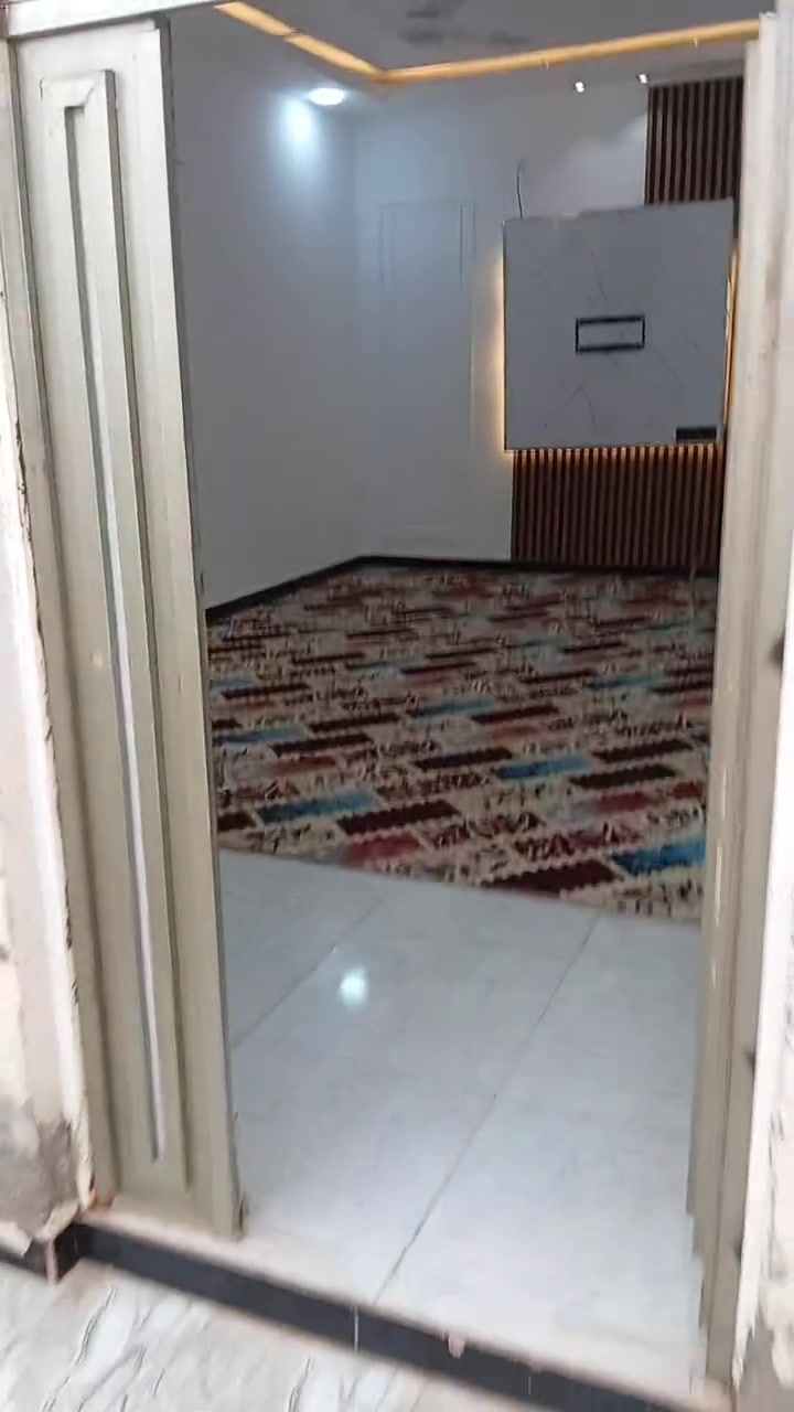 بيت 200م بشارع حسينية الامام الغائب بالصخين غرفتين وصاله ومطبخ واستقبال بلوك عكاده والشراي يتصل ***********
