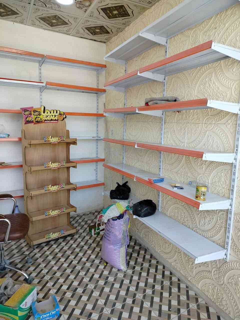 السلام عليكم
جام خانه كلش كلش نضيفه سعرها 325+رفوف تركي خمسه امتار 7خانات  سعرهن 250

***********
