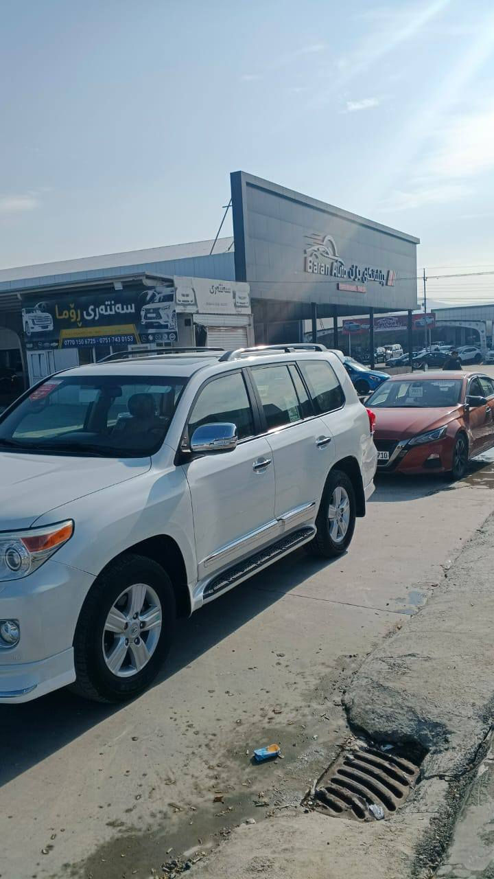 السلام عليكم للبيع لأندكروز موديل 2014 ساز اصلي رقم سليمانيه الجديد دولي بسمي تحويل ثاني يوم مكفولة كفاله عامهه
فول مواصفات 1/1
حساس امامي
حساس خلفي
بصمه تشغل
بصمه اوبواب
فتحه سلايت
كشنات جلد اصلي
كشن كهرباء اتلاث حركات
محرك 6 سلندر
تشغيل عن بعد

مري شفط و قلاب 
مثبت سرعه 
سبعه راكب 
ثلاث قطع تبريد 
تحكمات ستيرن كامله 
كامرة دوارة
مطفايه حريق 
وباقي مواصفات معروفه. 
ماشيه (108) إلف حقيقي شرط الفحص مكاني ديالى بعقوبة 
اللاستفسار على رقم ***********

/ملاحظه / سياره استخدام شخصي
