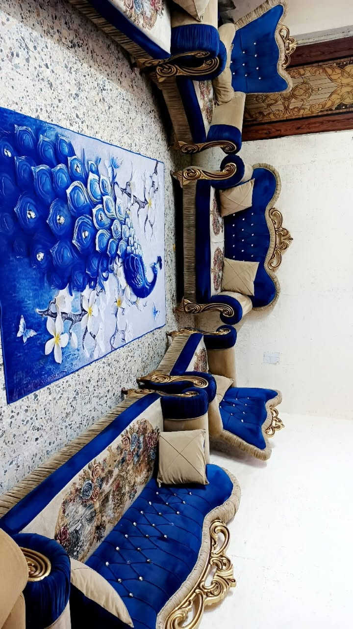 تخم 10 مقاعد ملكي نضيف جدا نضيف سعر 325 وبي مجال مكان البياع يوجد توصل بكروه رقم يوجد وتساب ***********
