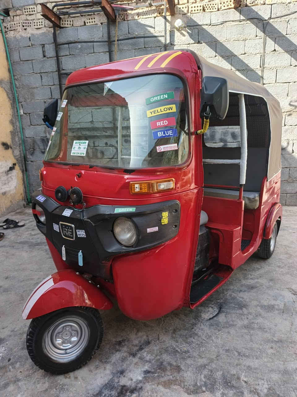 السلام عليكم تكتك للبيع موديل 2017 بشهر 12 بيه مكينه مال 20  مصبوغه لجماليه فقط المكان كربلاء تكتك اوراق سعره 3 و 500 وبيه مجال ***********
