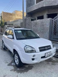 توسان موديل 2010 خليجي صبغ أربع قطع وسونار مرفق بل منشور ماشيه 167 كتل...