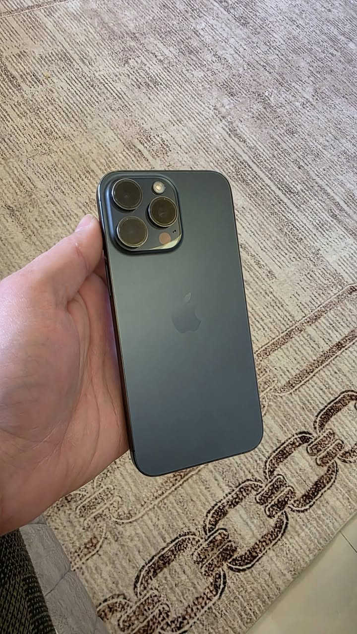 سلام عليكم ايفون 15 برو ماكس دبل شريحة  مبدل شاشه نوعيه جيده old للبيع فيس ايدي شغال الكامره الواسعه واكفه فقط الباقي كله شغال  256 باتري 87  الجهاز شرق اوسط  سعره 600 الف قفل بغداد الدوره ***********
