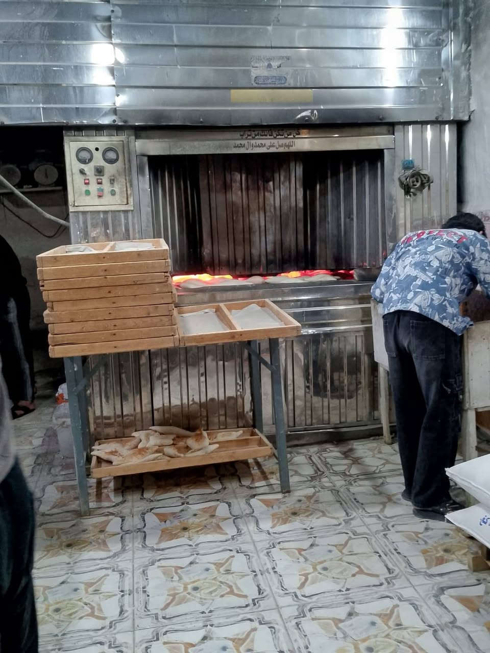 السلام عليكم فرن صمون دوار للبيع كامل ويا
عجانه وطاوليات 70 طاولي بريمزات جدد ٢ وسعر مناسب مكاني السماوه قضاء الخضر ***********
