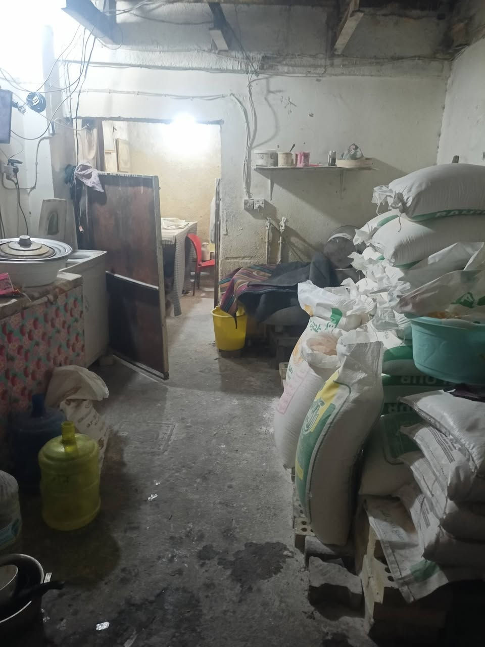 مخبز كامل التجهيزات من عجانه+ثلاجه+مجمده +ثنين تنانير +غرفتين+صحيات +مكانه بغداد الكريعات الي حاب يستفسر أكثر تواصل وياي على هذه
 الرقم ***********اثير 
الرقم ***********اسيا
