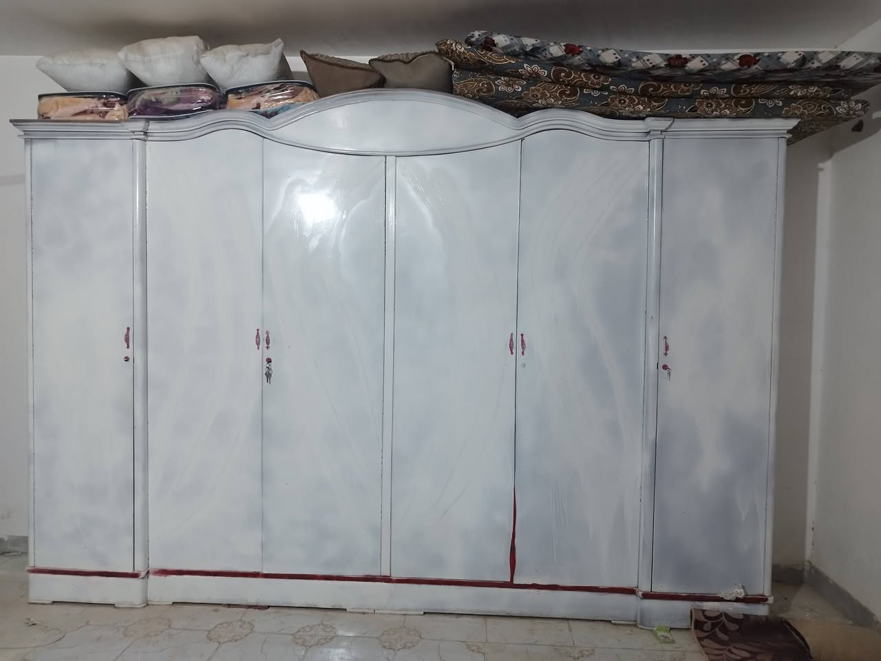 غرفة اخشاب تسكام صاج الاصلي كنتور طوله خمس أمتار للبيع ***********
