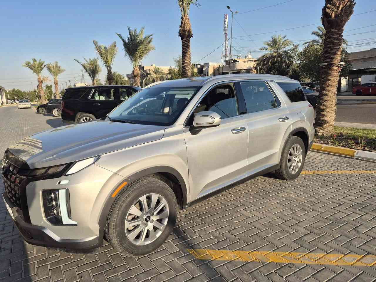 السلام عليكم
هيونداي باليسايد 2023 
وارد امريكي 
مواصفات SEL 
محرك 3.8 
ماشية 24 الف ميل 
ضررها جاملغ السايق صبغ 
بصمة وتشغيل عن بعد 
كشنات جلد وتدفئة كشنات 
كشنات امامية كهرباء 
جنطة كهرباء 
كشنات الوسطية سياحي منفصل 
رادارات امامي وجانبي قيادة ذاتية وتحديد مسار 
شحن وايرلس 
حساسات خلفية 
وبعد هواي مواصفات بيها 
دخول جديد وترقيم جديد اربيل 
سنوية بأسمي تحويل مباشر 
السعر 270 وبيها مجال 
مكاني بغداد حي الجهاد 
***********
***********
