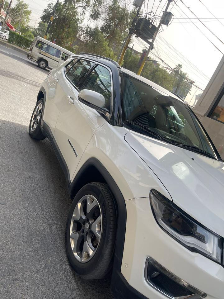 السلام عليكم 
جيب كومباس خليجي 2020 وكالة ليث العبيدي,
رقم بغداد , ماشية 32000 الف كيلو حقيقي
السياره لمتد تو كلر
كشنات جلد
بصمه تشغيل وابواب
تشغيل عن بعد
تبريد قطعتين
تحكم ستيرن
رادارات
محرك 2400 
اوتو هولد 
حساسات 360 
كامره دواره
شاشه كبيره كار بلي
نقاط عمياء 
3 انظمه قياده
4×4 مع ثلاث انظمة قيادة, وباقي مواصفات اللمتد.
السيارة جديدة بمعنى الكلمة  ووكالة , بيها فقط صبغ قليل على كد شبر بالبنيد فقط والباقي مكفول حتى الدعاميات غير مصبوغات, السبير بعد منازل جديد على وضع الشركة وغرفتها جديدة.
سعرها 16700  
بغداد الدورة
*********** وبيها سونار لليحب يشوفه.
