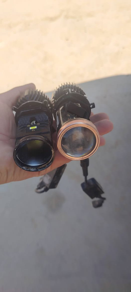 كلوب زينول عالي ناصي  بس وحده منهم عدسه ما بيها  واضح بل صور السعر 30 الف ***********
