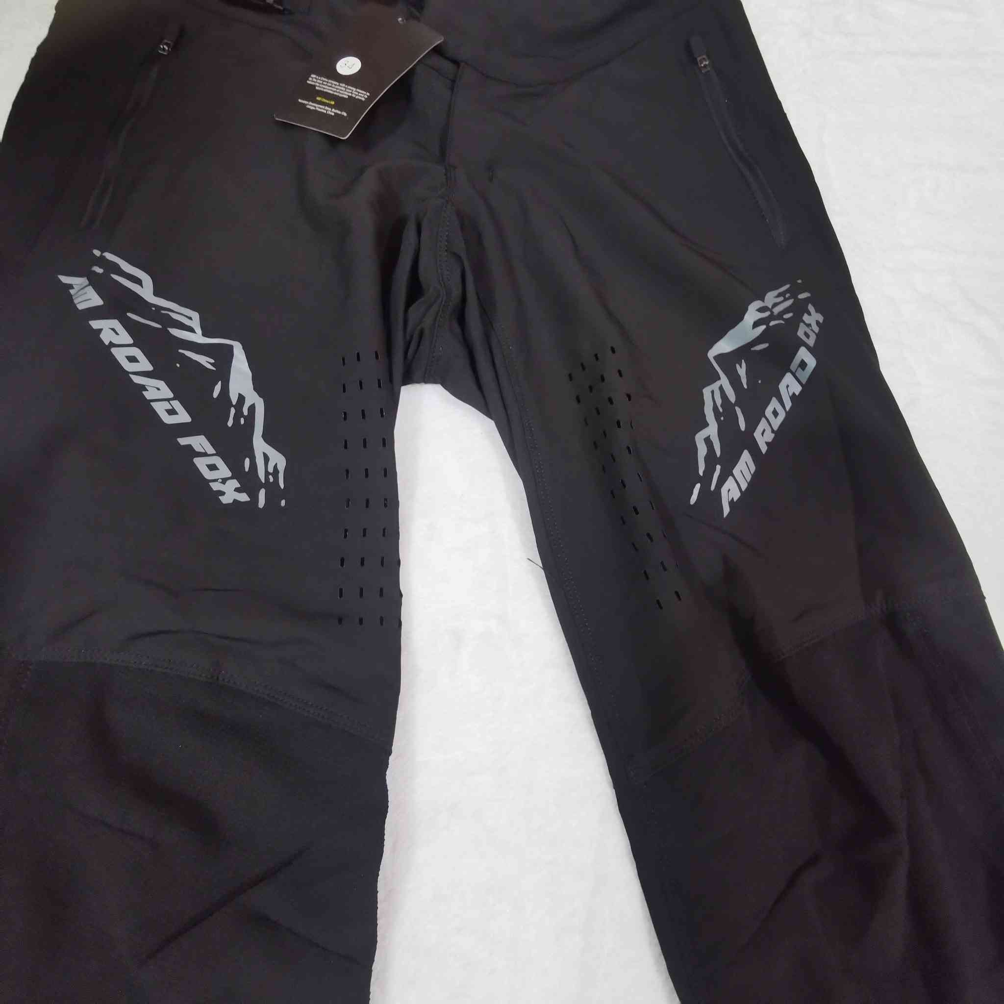 هذا هو بنطلون AM Road Fox المخصص لركوب الدراجات الجبلية (MTB) والدرجات النارية سعره مع توصيل ٢٠ الف


**إذا كنت صاحب هذا الإعلان وتريد حذفه لأي سبب، رجاءا أرسل رسالة إلى الدعم الفني**