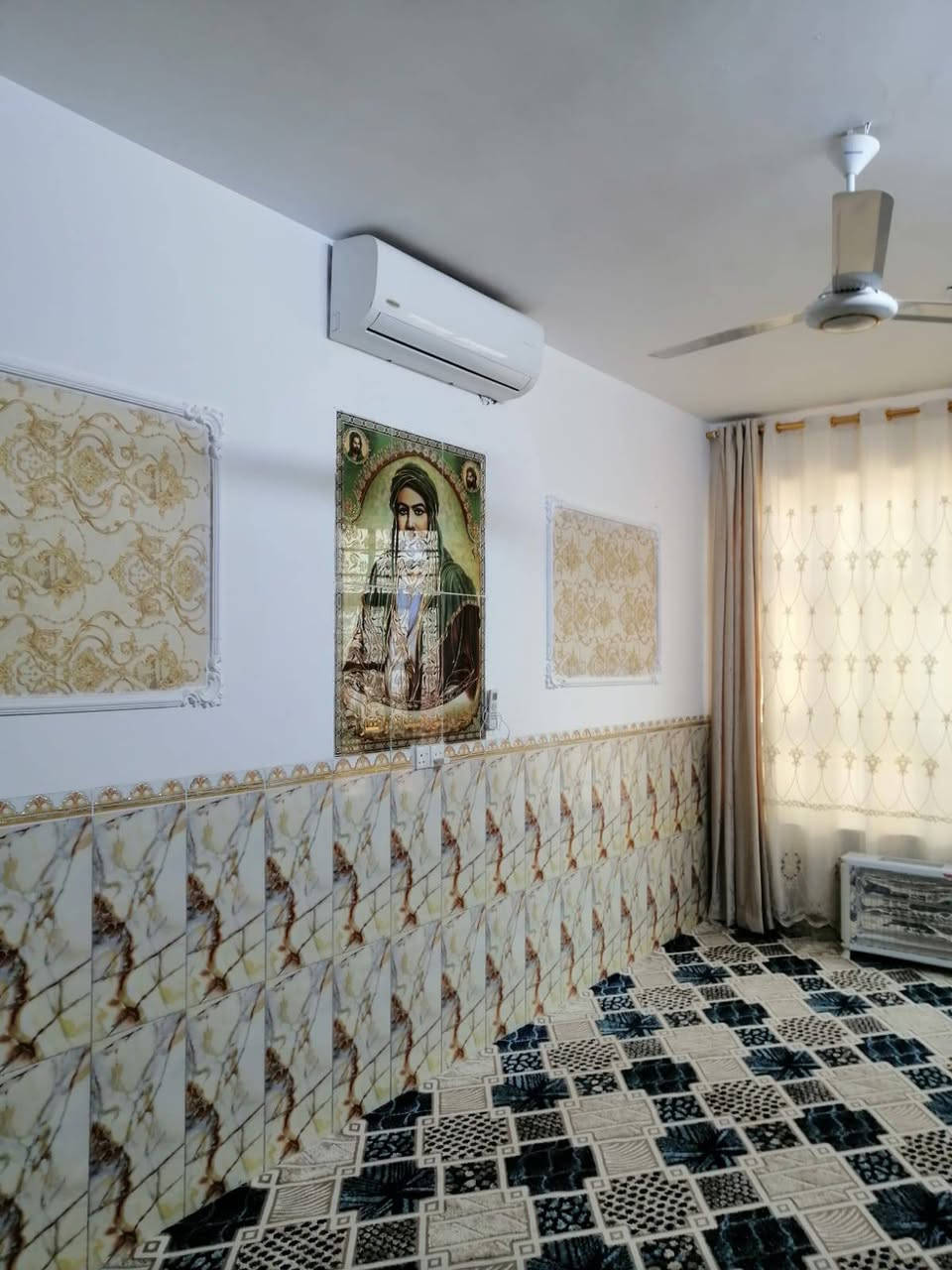 السلام عليكم بيت للبيع طابو صرف
المساحه ١٢٥ الواجهة ٦ وربع 
المكان الرئاسة شارع عشرين  
 قريب على الشارع 
البيت كامل عدا الواجهية
السعر ١٦٠ وبيه مجال للشراي 
للإستفسار  ***********
