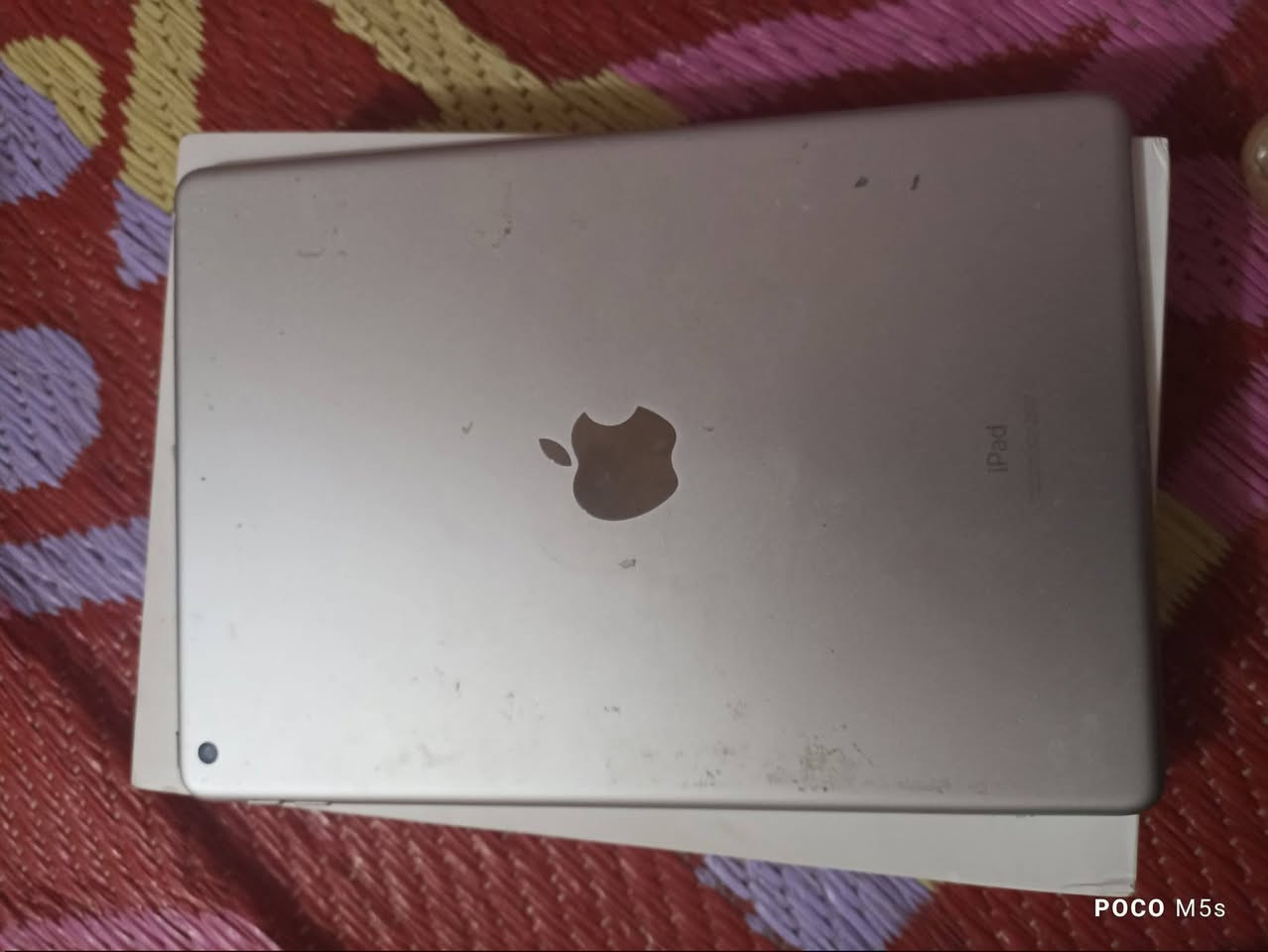 للبيع: iPad الجيل التاسع – 64GB✅ شاشة كبيرة وواضحة – مناسب للدراسة والألعاب
بس الشاشه الجوه محتركه تاخذه علي حطته وكامل ملحقات
📍 بغداد / سبع البور  
📩 للتواصل: خاص او الاتصال ***********
