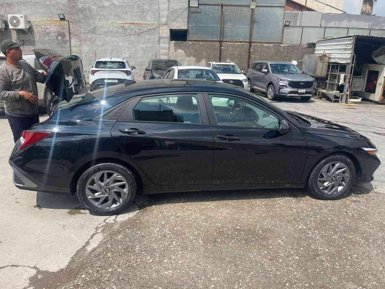 السلام عليكم النتره النترة موديل ٢٥  فول عدة الفتحة هايبرة مكينة ٢٠٠ رقم بغداد  ماشية ٣٥الف حادث.بصيط جاملغ خلفي مرفق بسونار عنوان بغداد رقم تلفون *********** السعر 135
