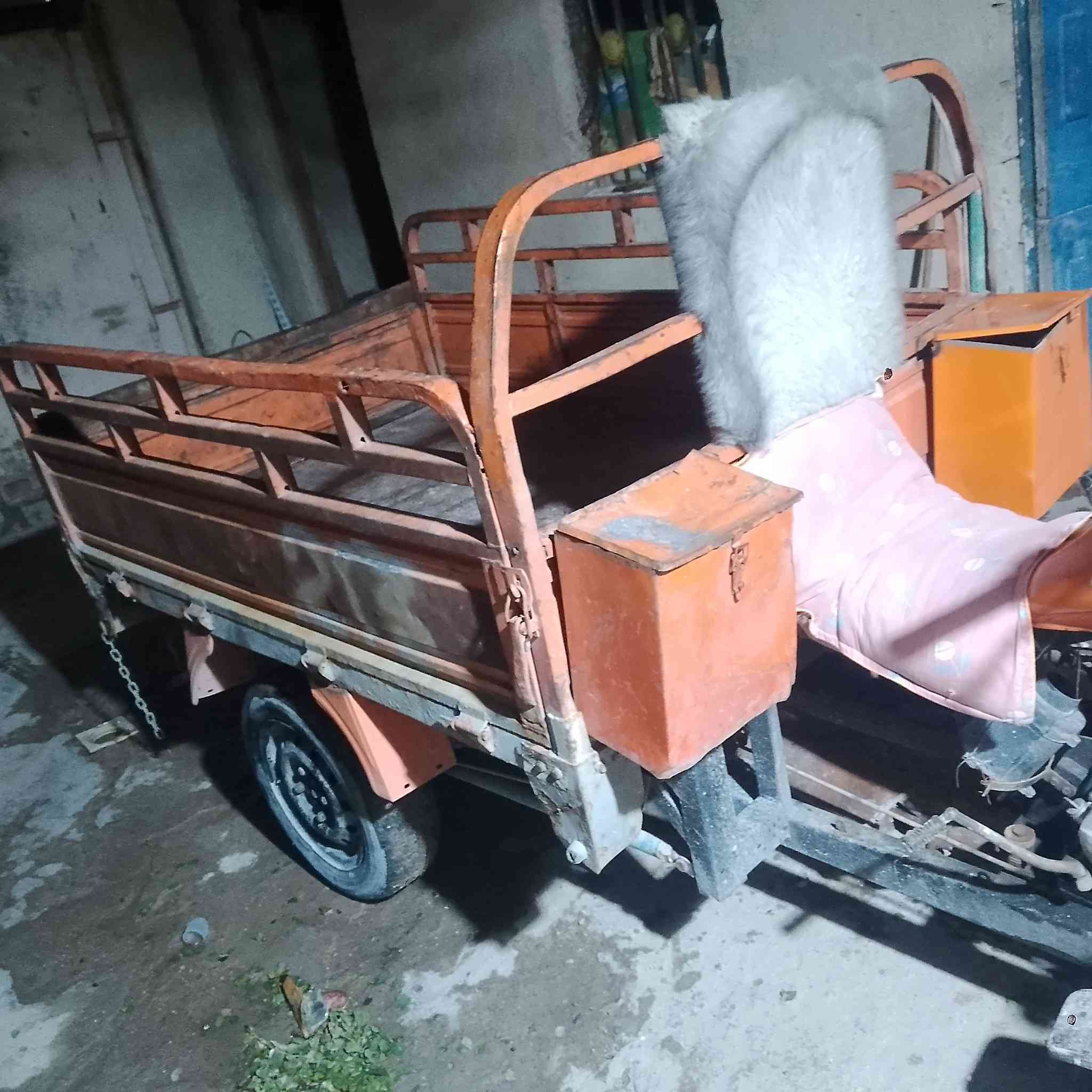 توته للبيع ادوات مقفوله من كل شيء سعر 950 بيها مجال قليل عنوان بصره زبير رقم الهاتف ***********
